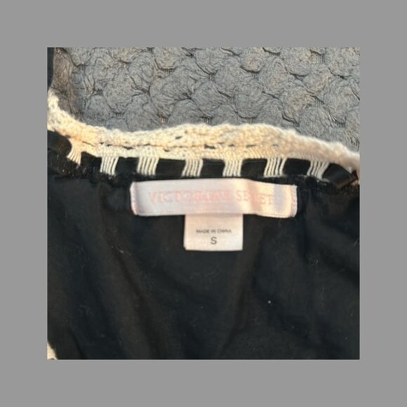 Victoria's Secret Black Cream Lace Chemise Top Size Small GUC #M-067 - Picture 4 of 5